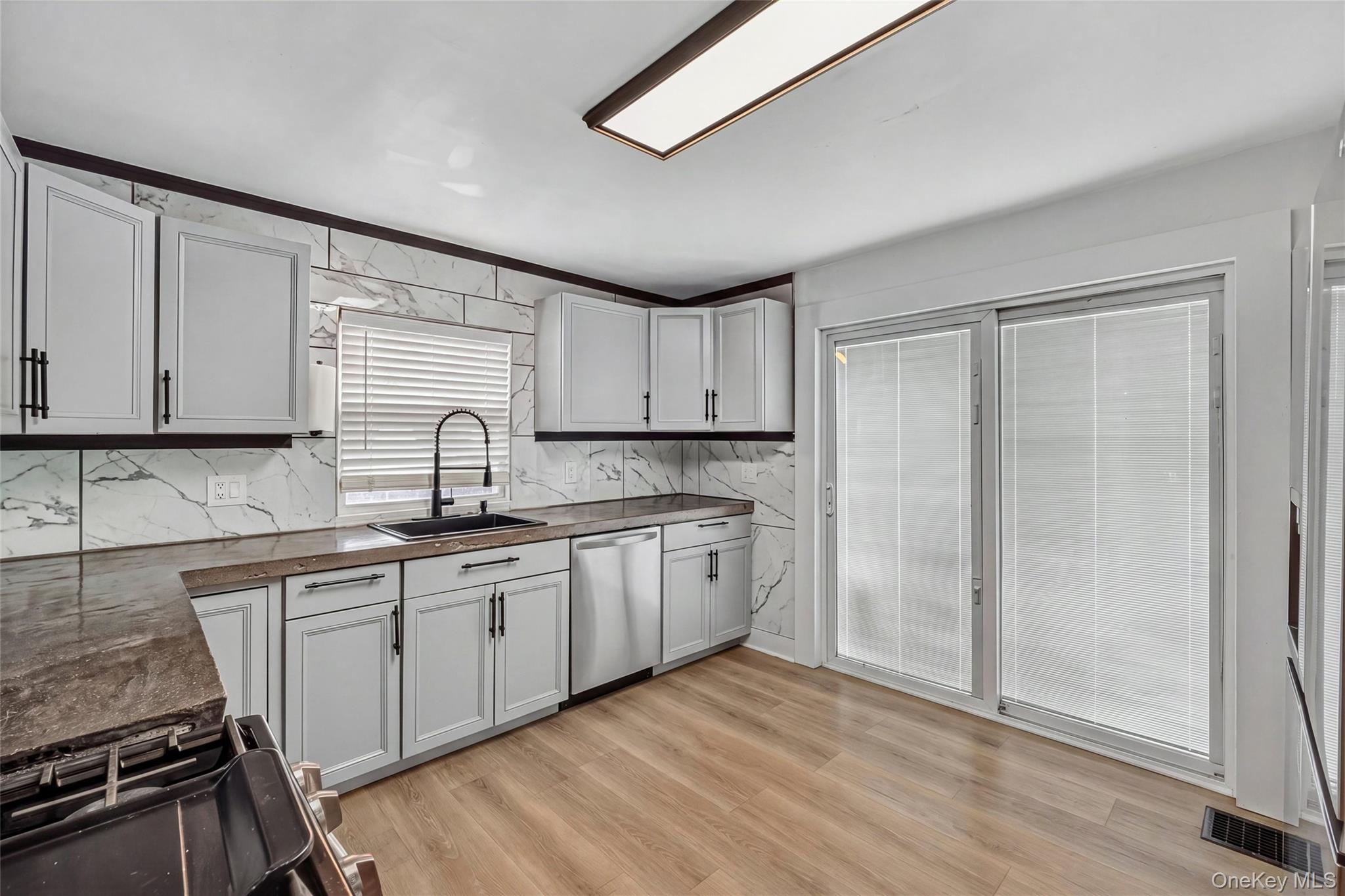 30 GLENWOOD Avenue – For Sale photo 15