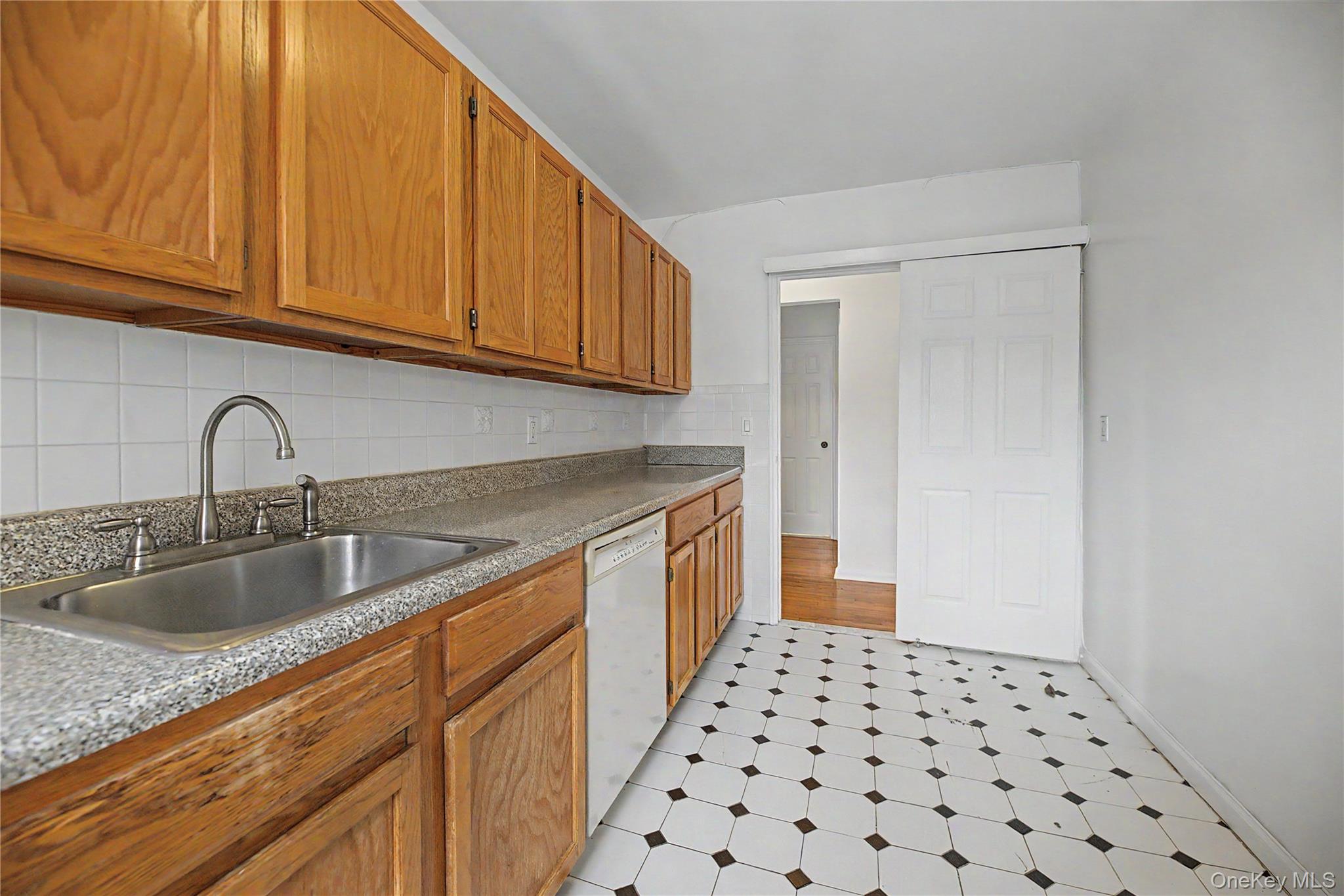 1234 Midland Avenue, Unit 6E photo 8