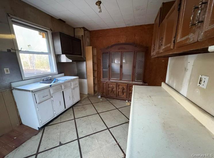 85 Foster Road – For Sale photo 4