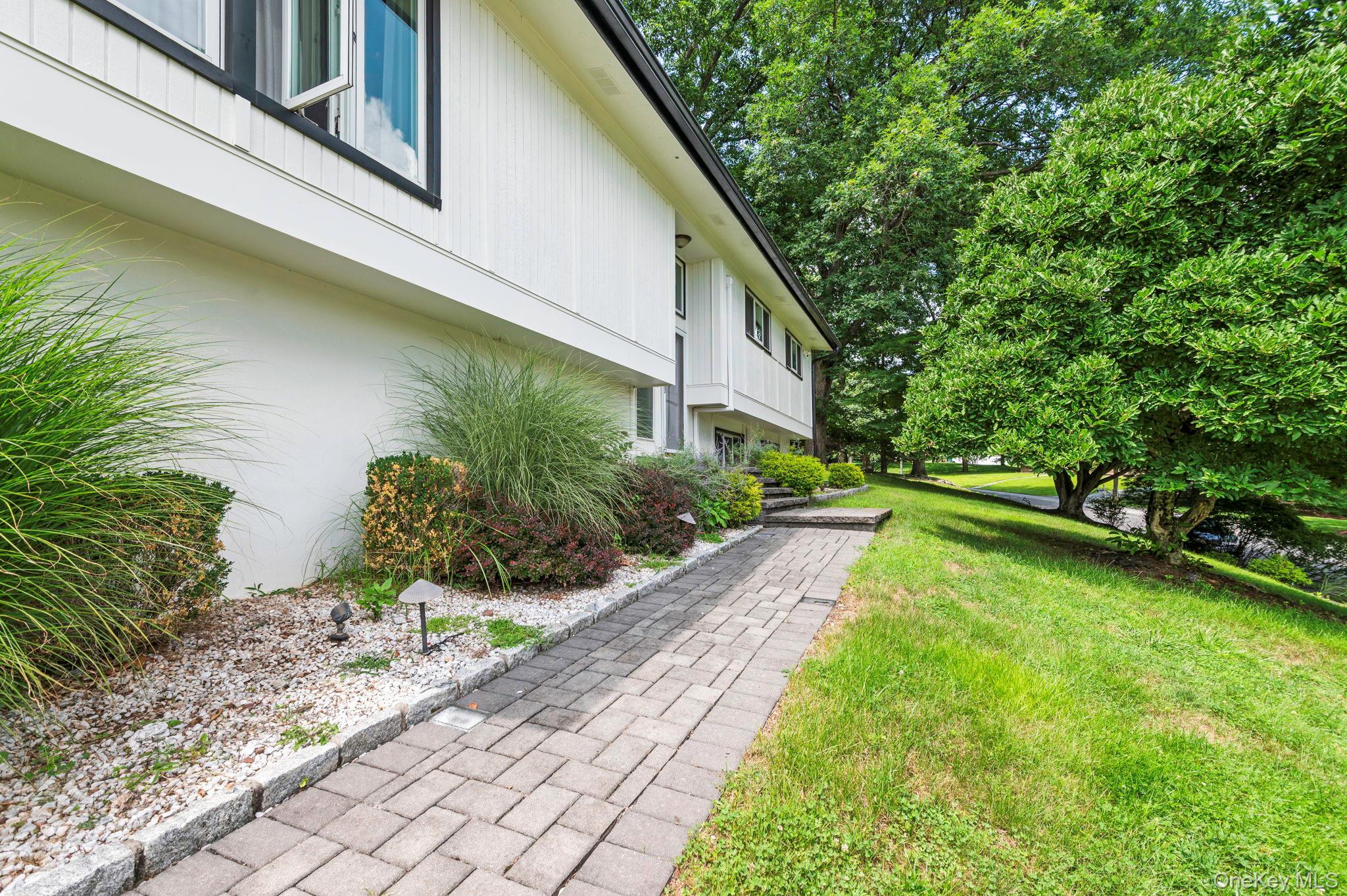 25 Ackerman Avenue – For Sale photo 3