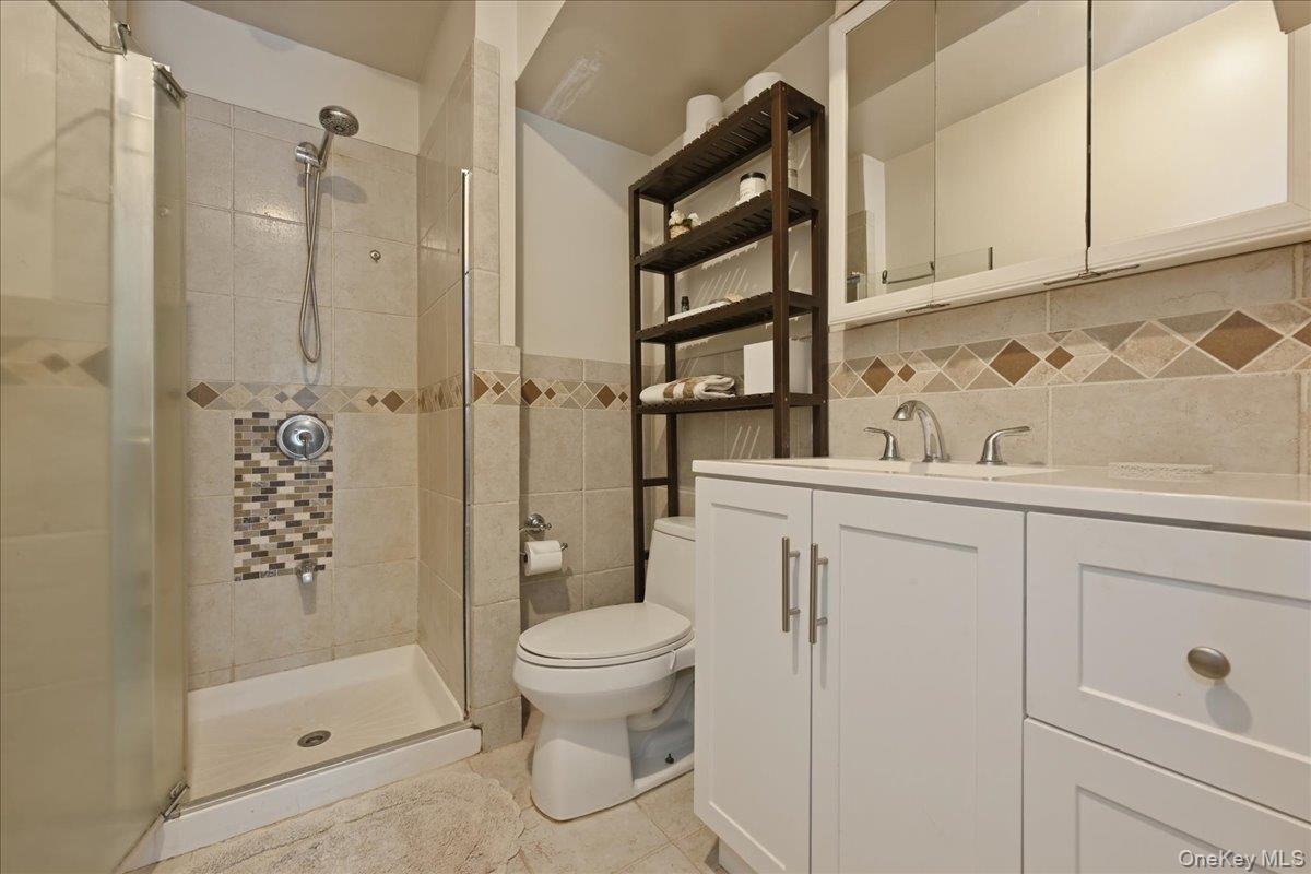 844 Park Lane – For Sale photo 17