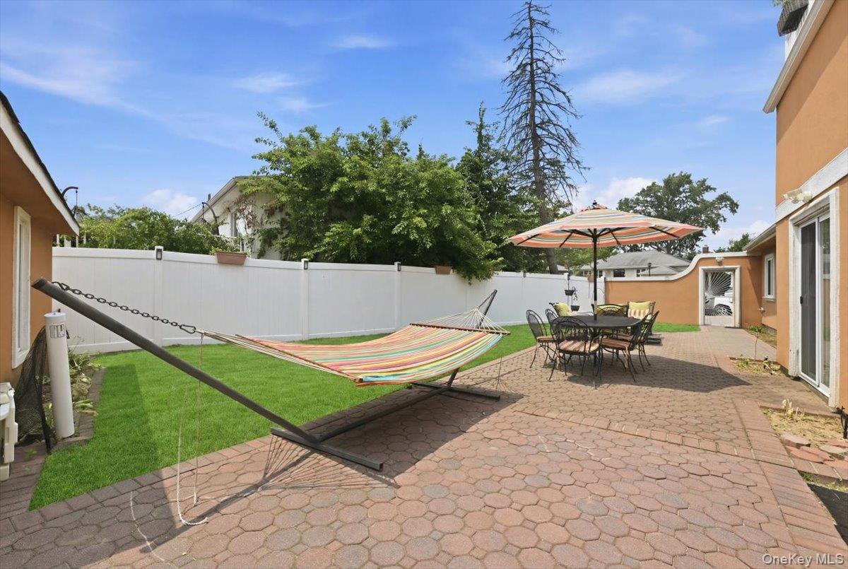 844 Park Lane – For Sale photo 34