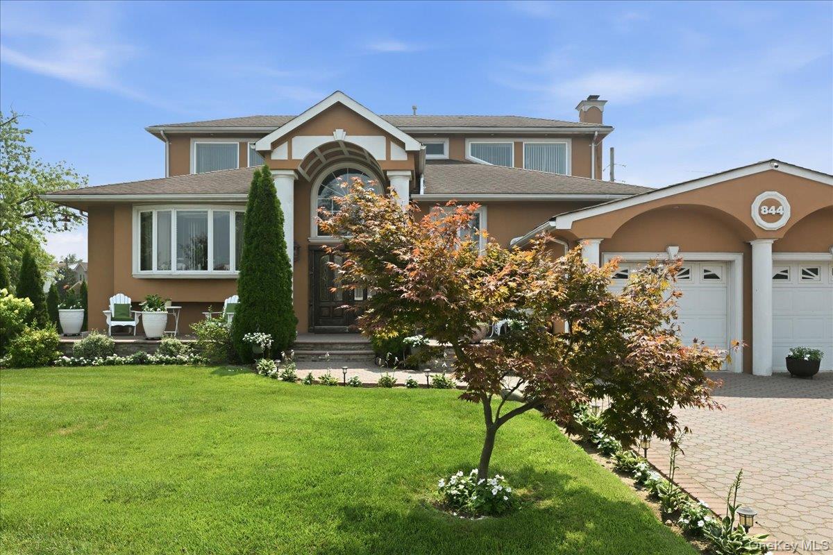 844 Park Lane – For Sale