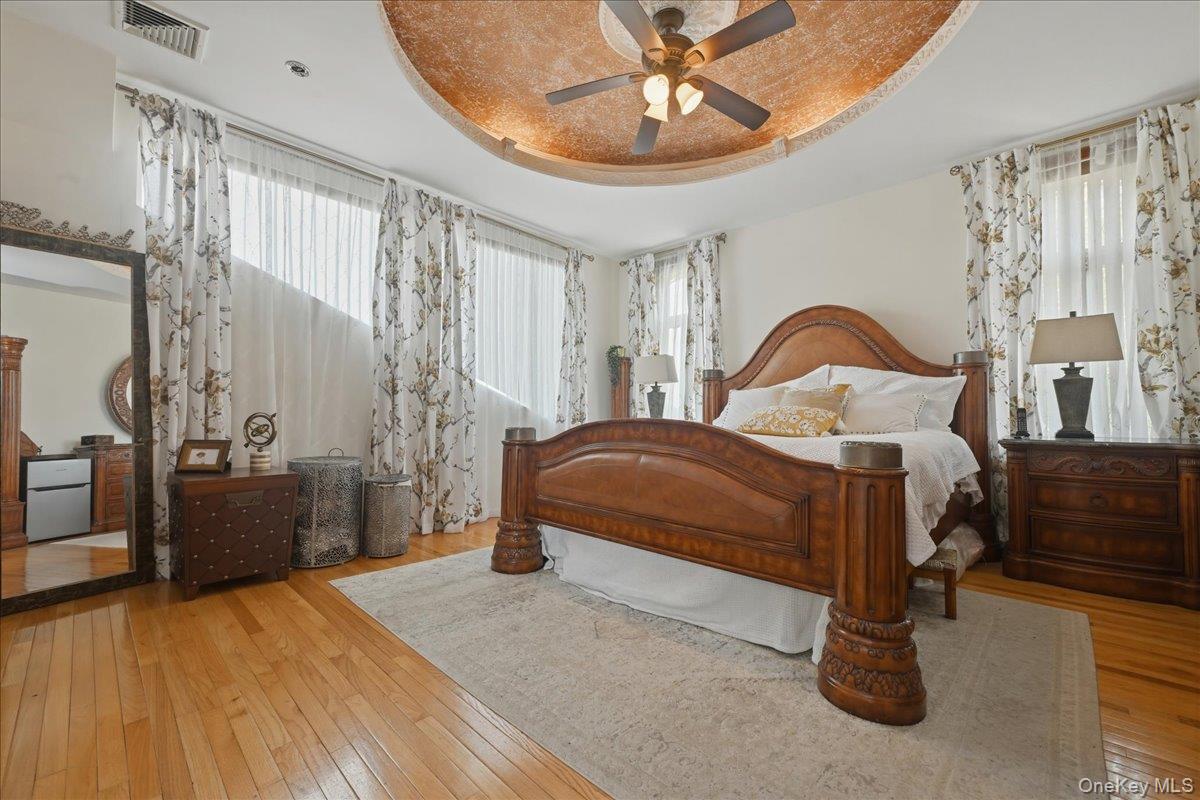 844 Park Lane – For Sale photo 21