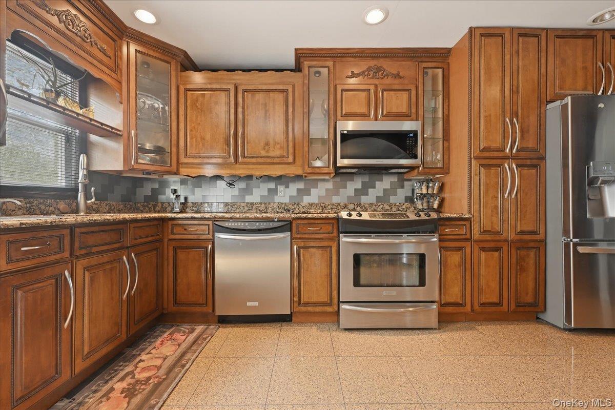 844 Park Lane – For Sale photo 13