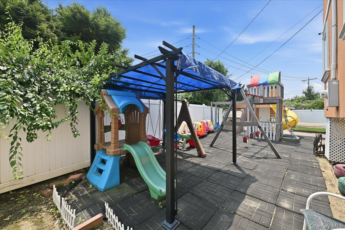 844 Park Lane – For Sale photo 33