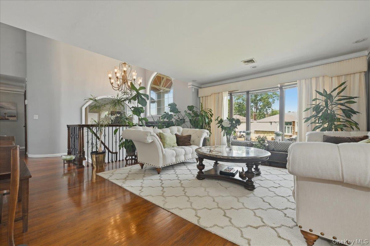 844 Park Lane – For Sale photo 9