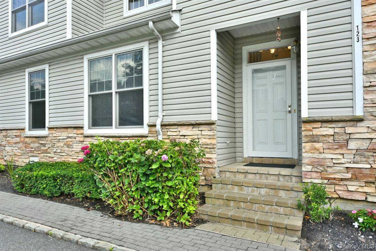123 Links Court – For Sale photo 2