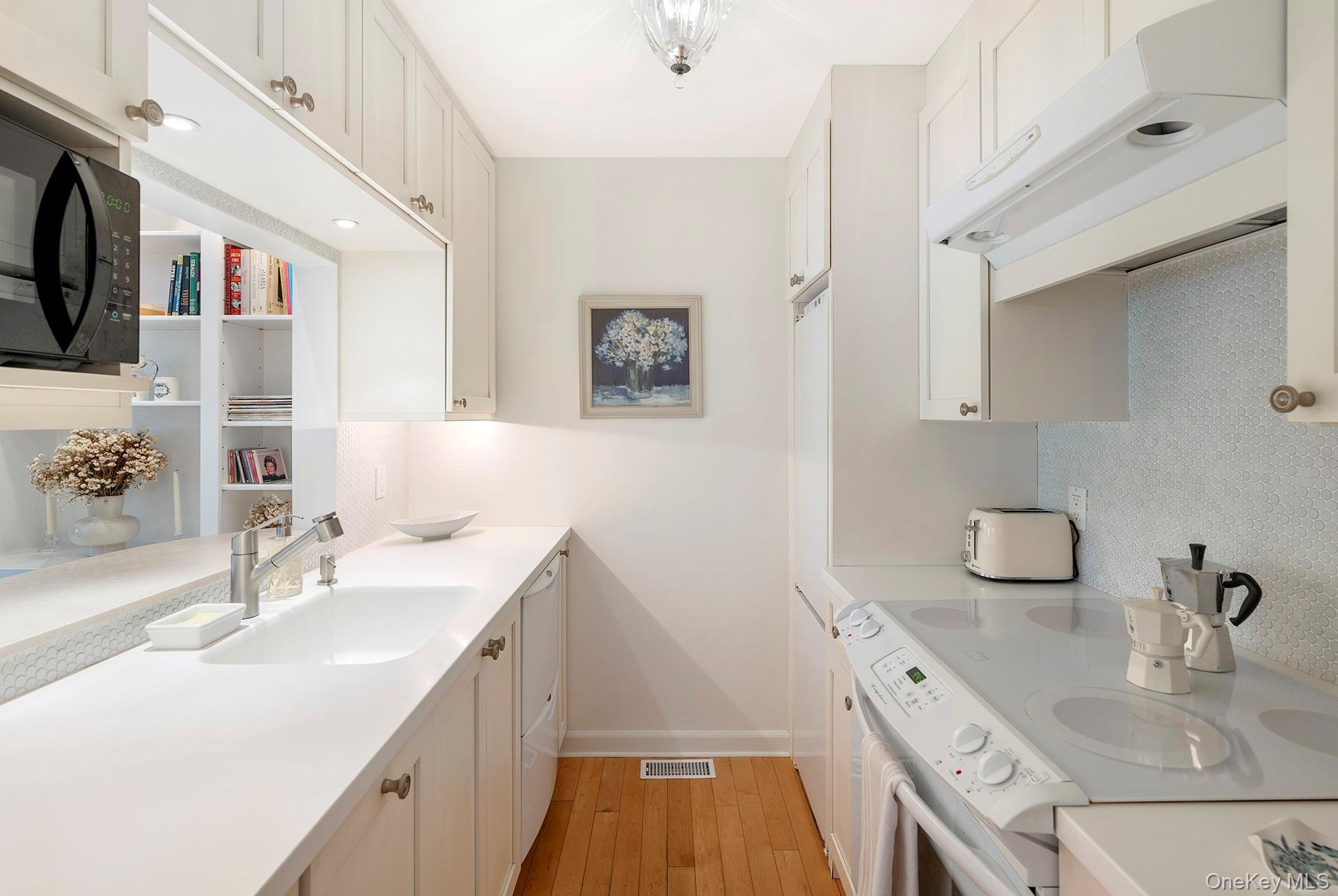 514 Pantigo Road, Unit 5 photo 4
