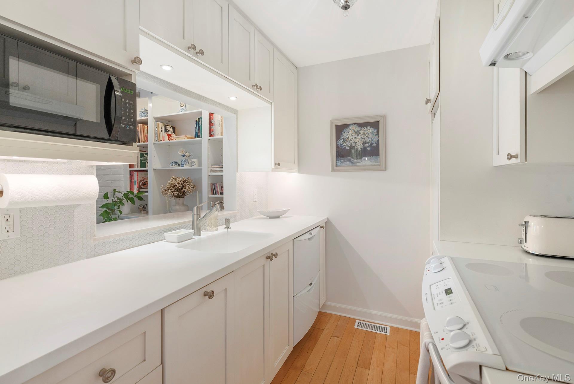 514 Pantigo Road, Unit 5 photo 3