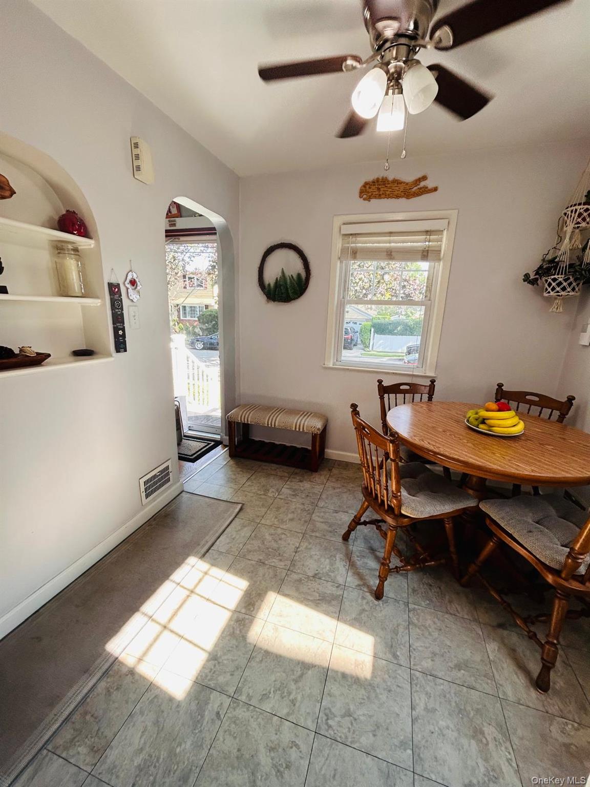98 Albertson Place – For Sale photo 4