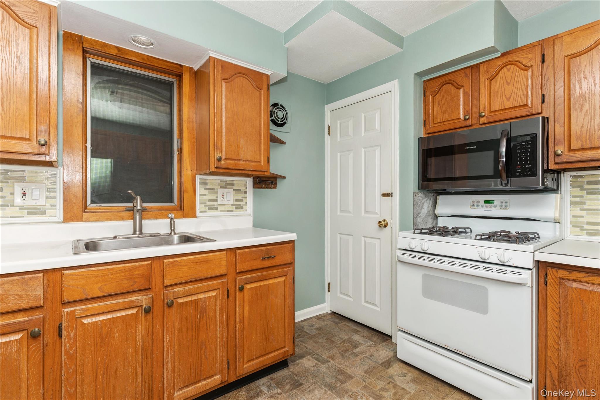 1493 New Hyde Park Drive – For Sale photo 4