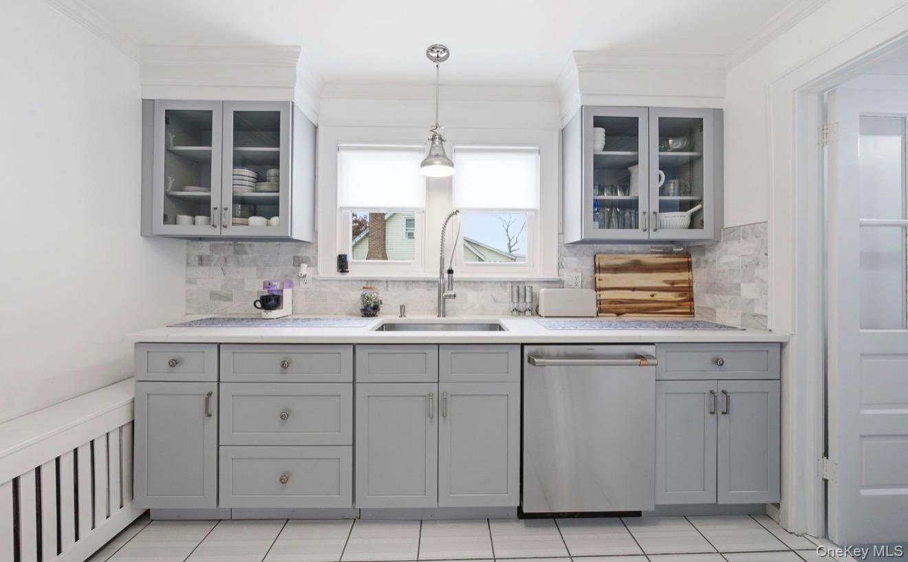 8 Rosewood Avenue – For Rent photo 6