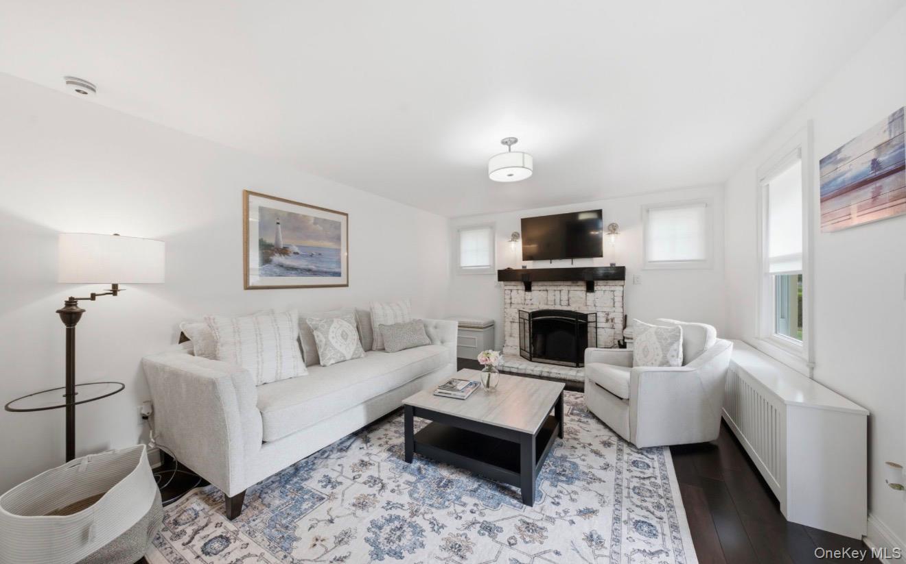 8 Rosewood Avenue – For Rent photo 4
