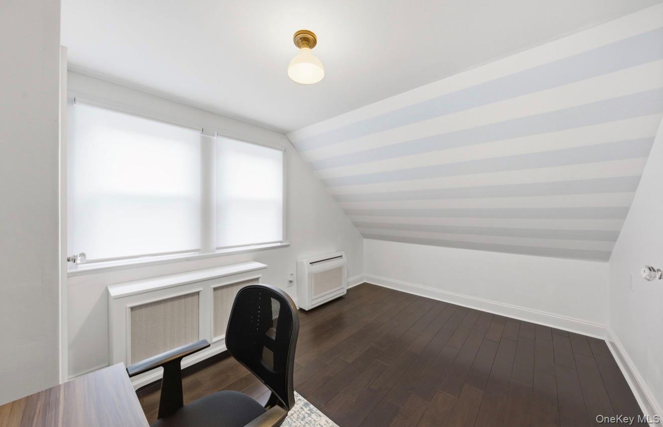 8 Rosewood Avenue – For Rent photo 17