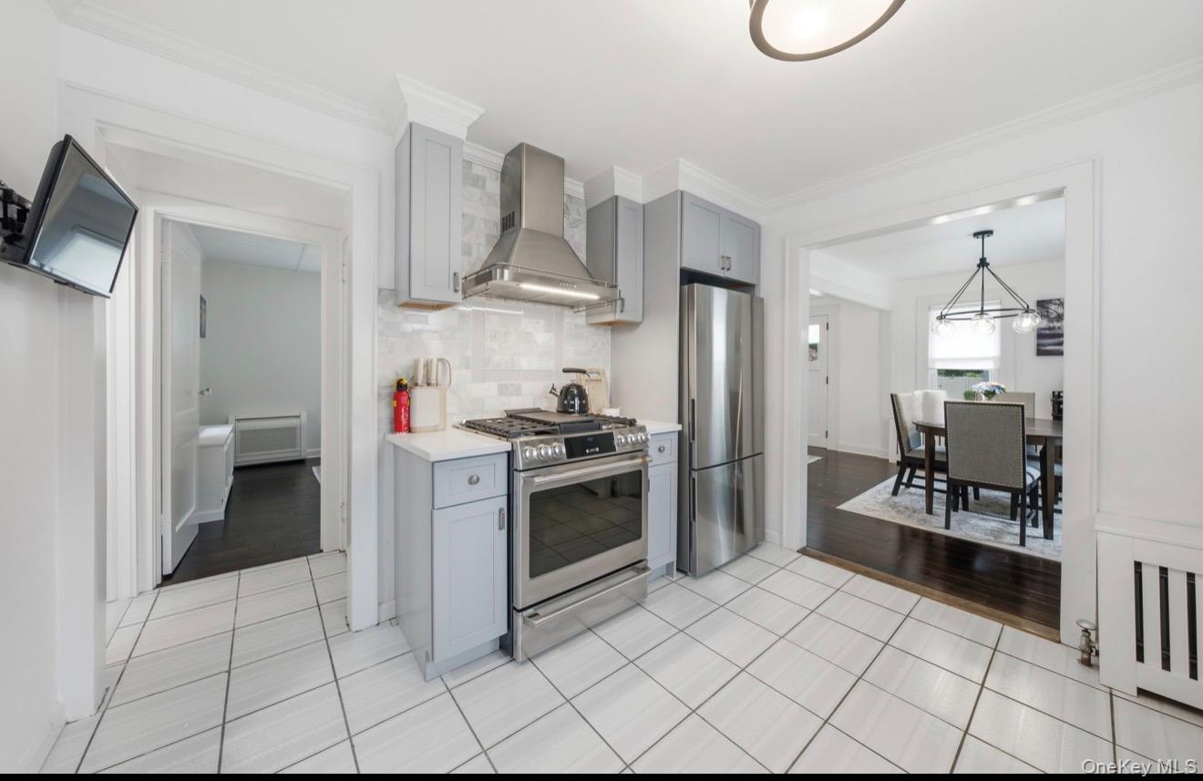 8 Rosewood Avenue – For Rent photo 8