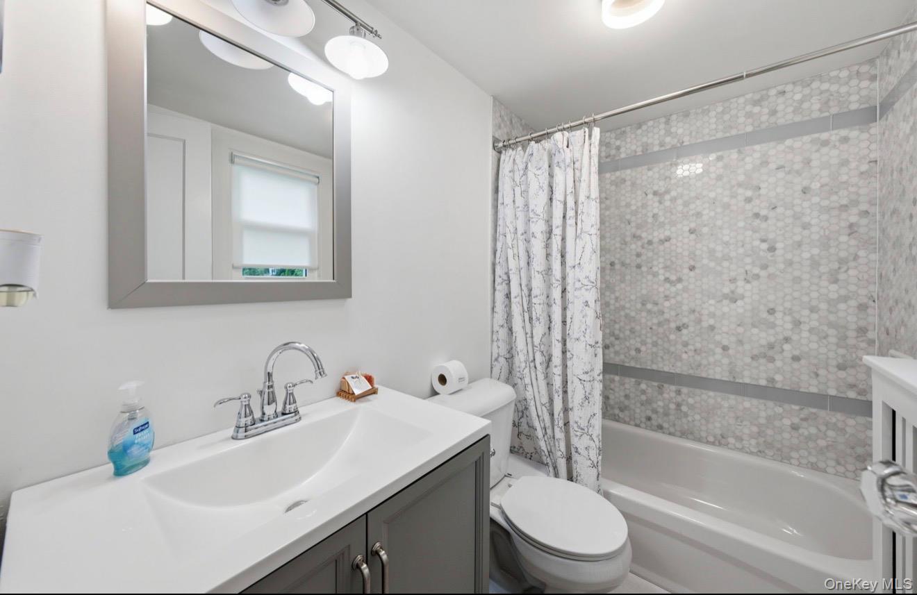 8 Rosewood Avenue – For Rent photo 19