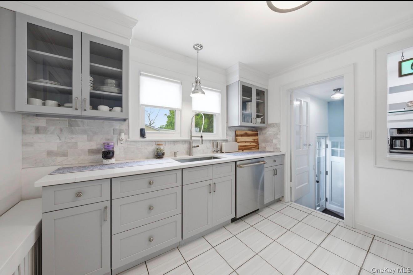 8 Rosewood Avenue – For Rent photo 5