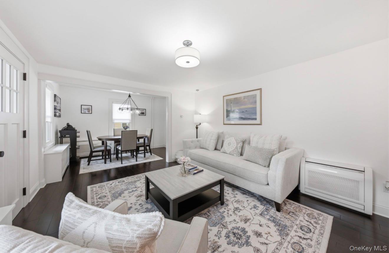 8 Rosewood Avenue – For Rent photo 3