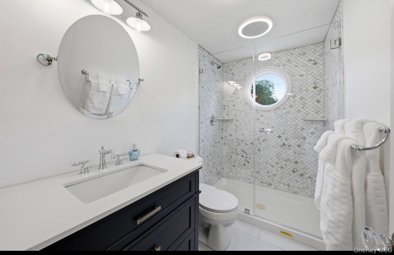 8 Rosewood Avenue – For Rent photo 14