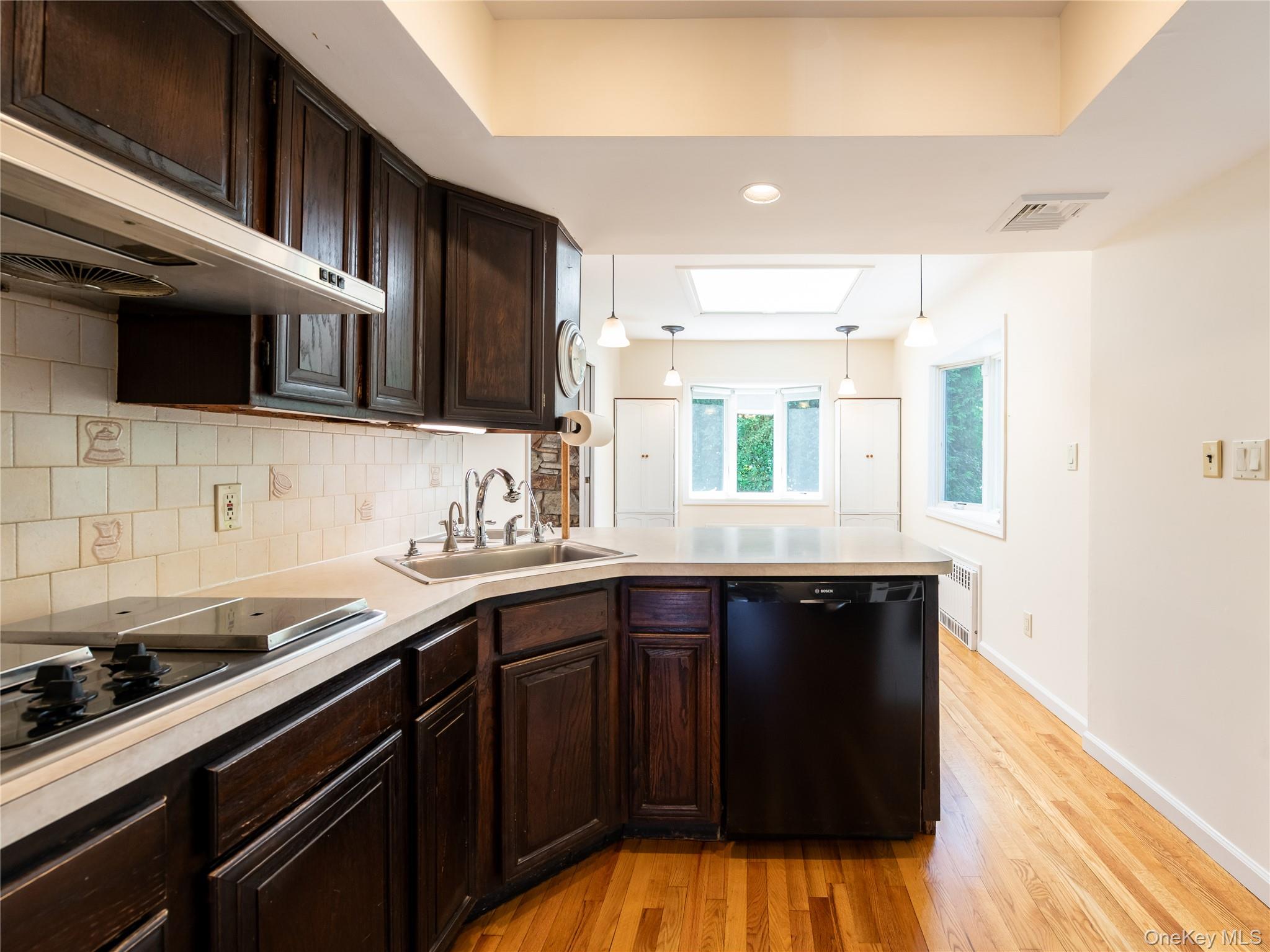 91 Pickwick Road – For Rent photo 16