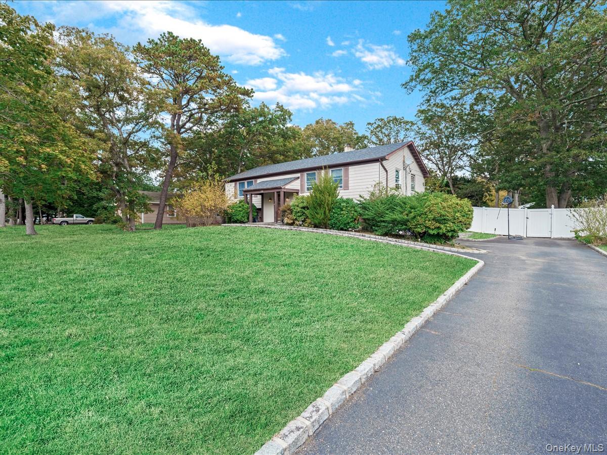 33 Winside Lane – For Sale photo 2