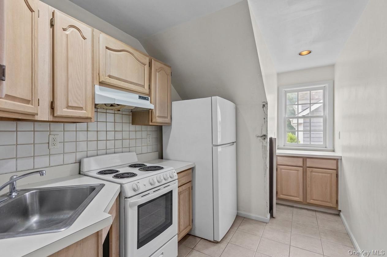202 McManus Road N – For Sale photo 4