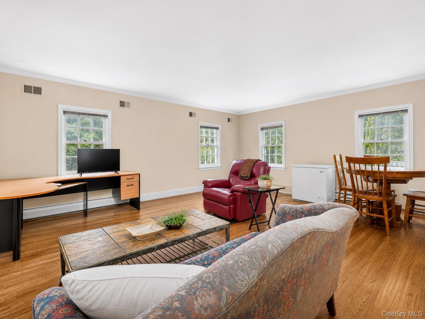 202 McManus Road N – For Sale photo 2