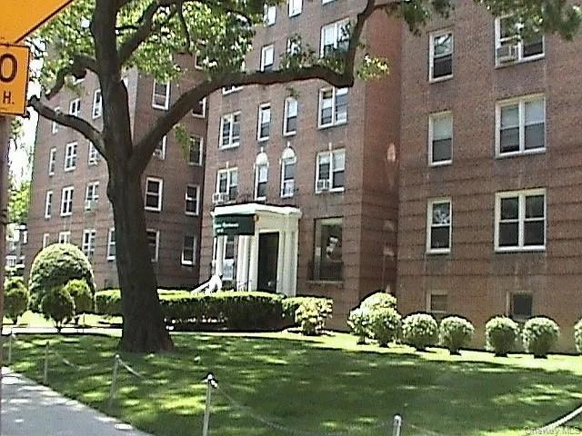 143-25 84th Drive, Unit 2E photo 2