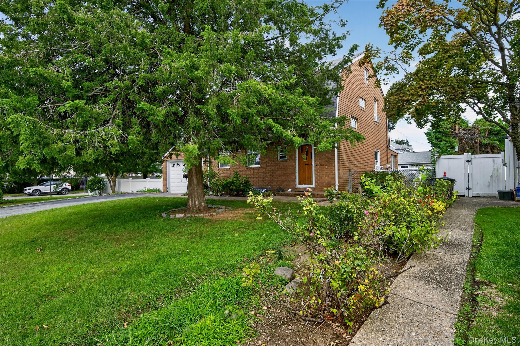 163 Earl Street – For Sale photo 4
