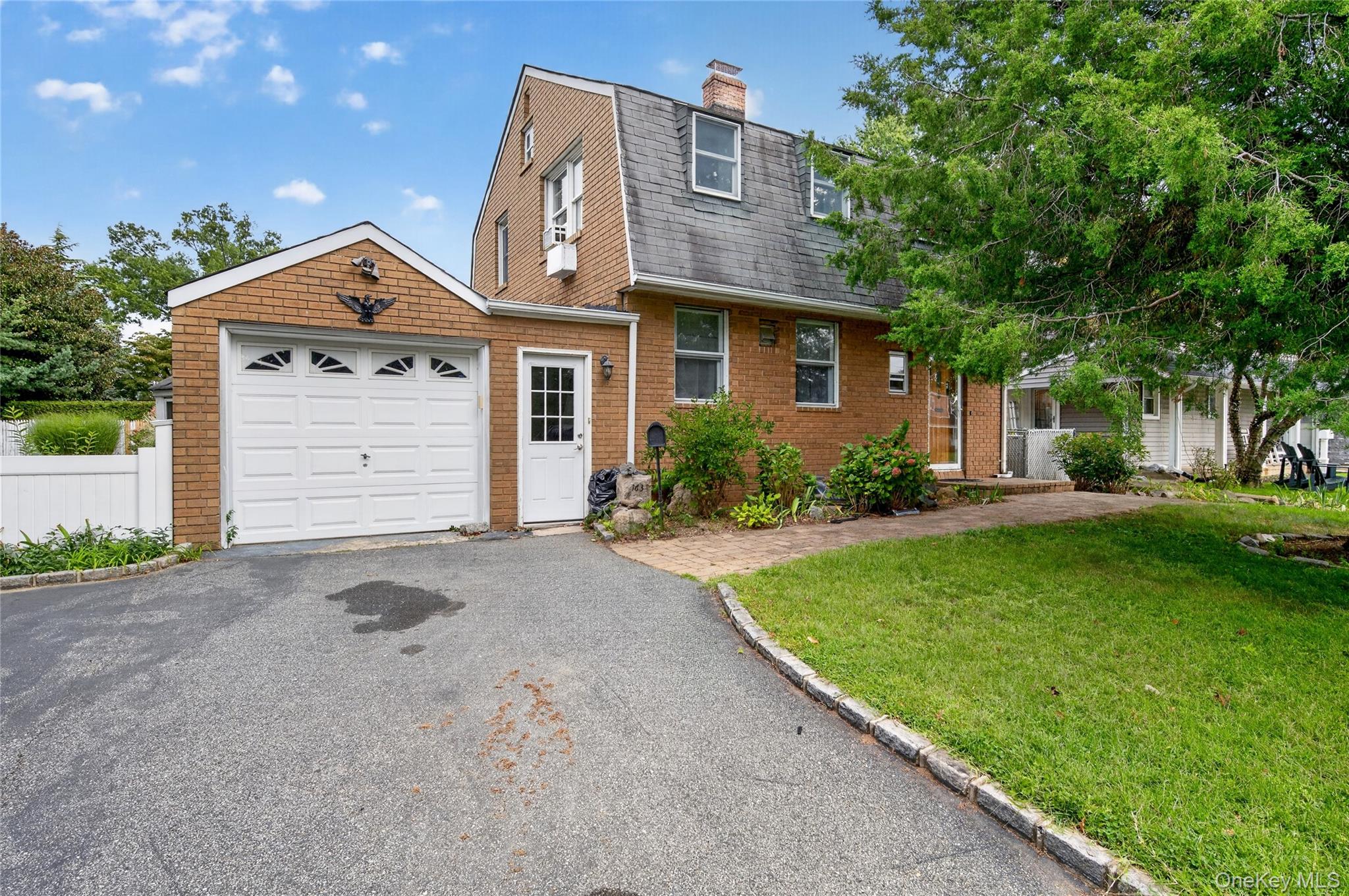 163 Earl Street – For Sale photo 3