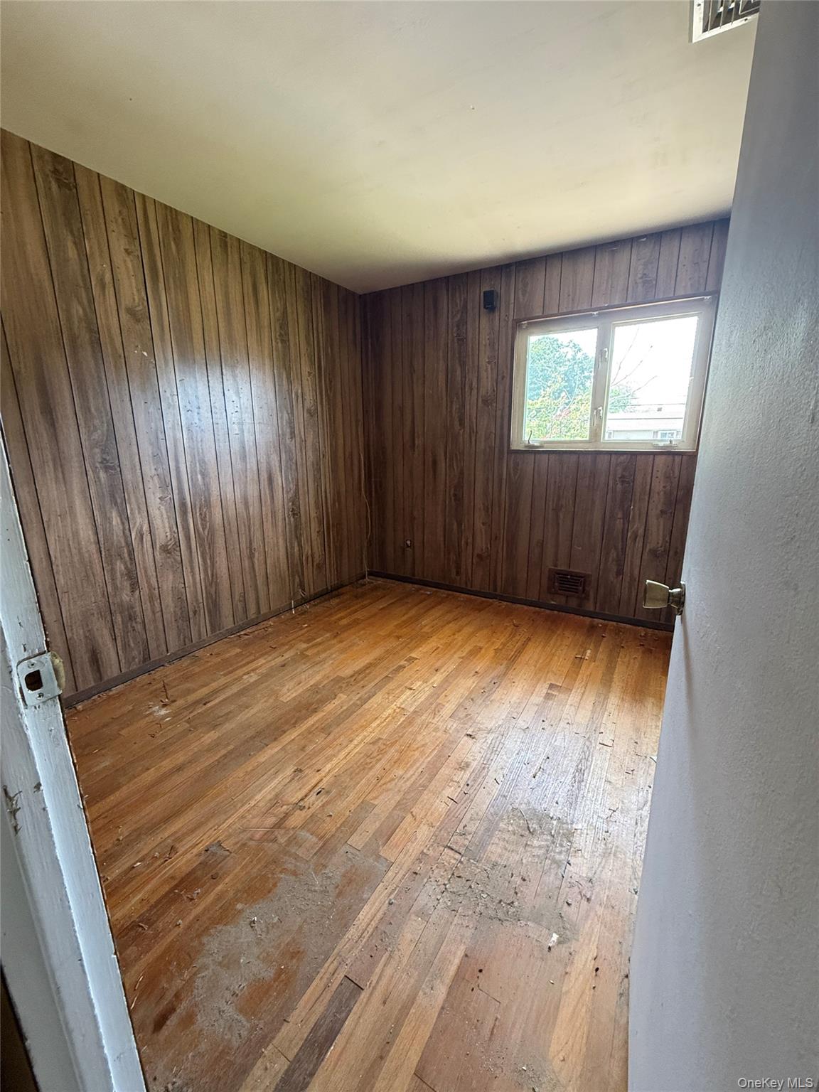 411 Mayflower Avenue – For Sale photo 9