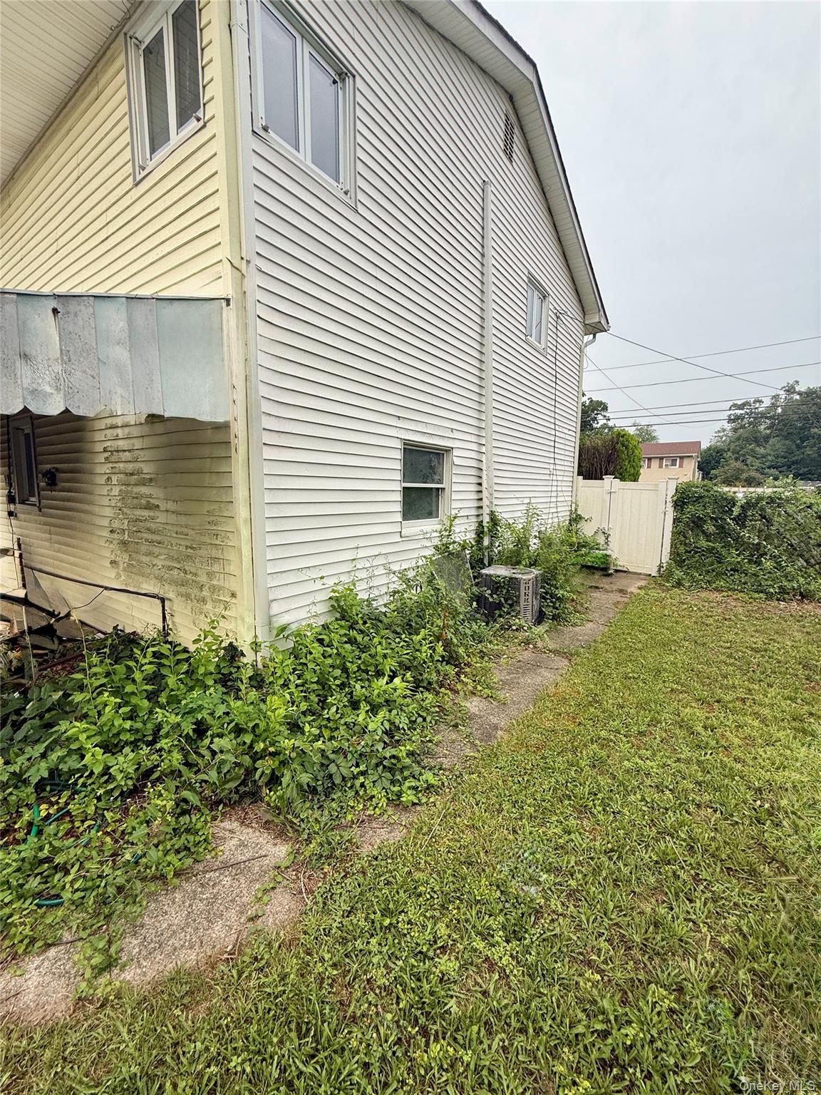 411 Mayflower Avenue – For Sale photo 7