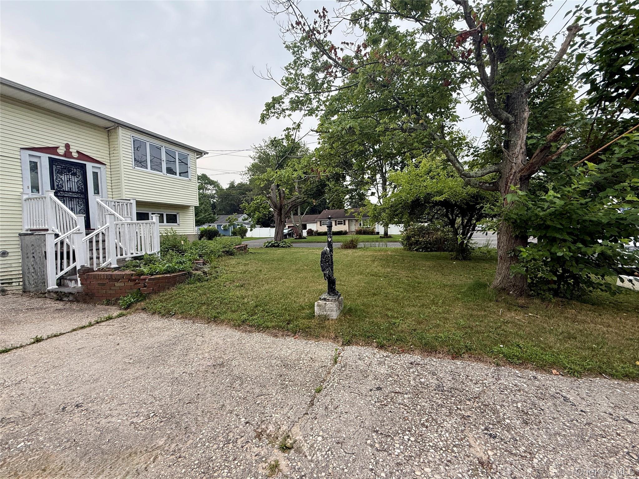 411 Mayflower Avenue – For Sale photo 3