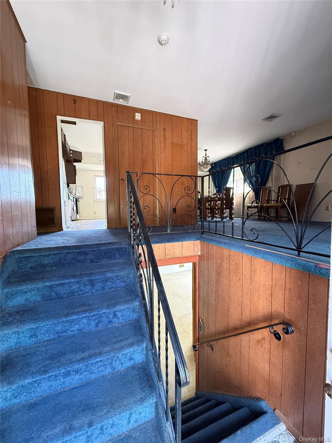411 Mayflower Avenue – For Sale photo 2