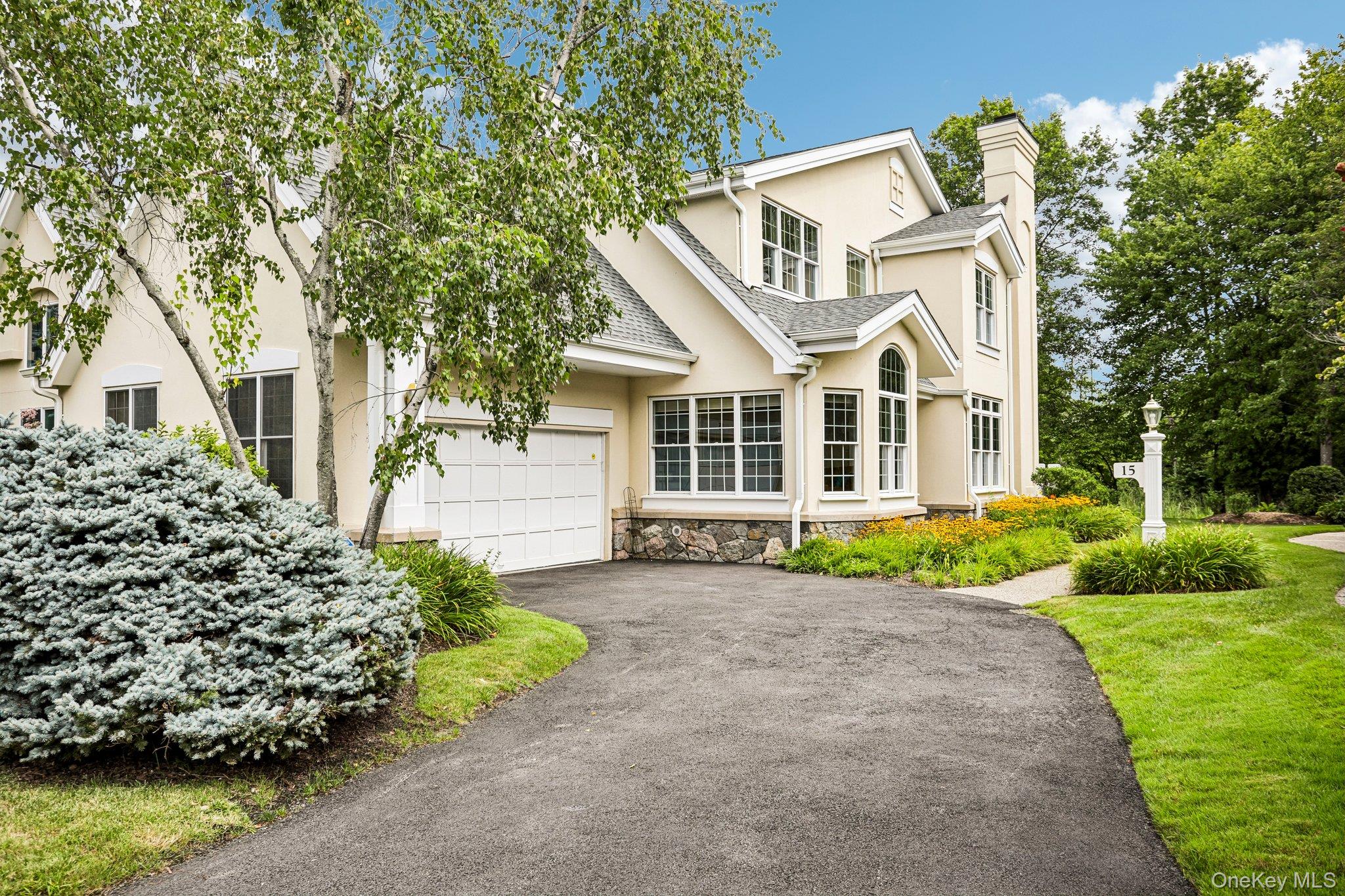 15 Doral Greens Drive E – For Sale