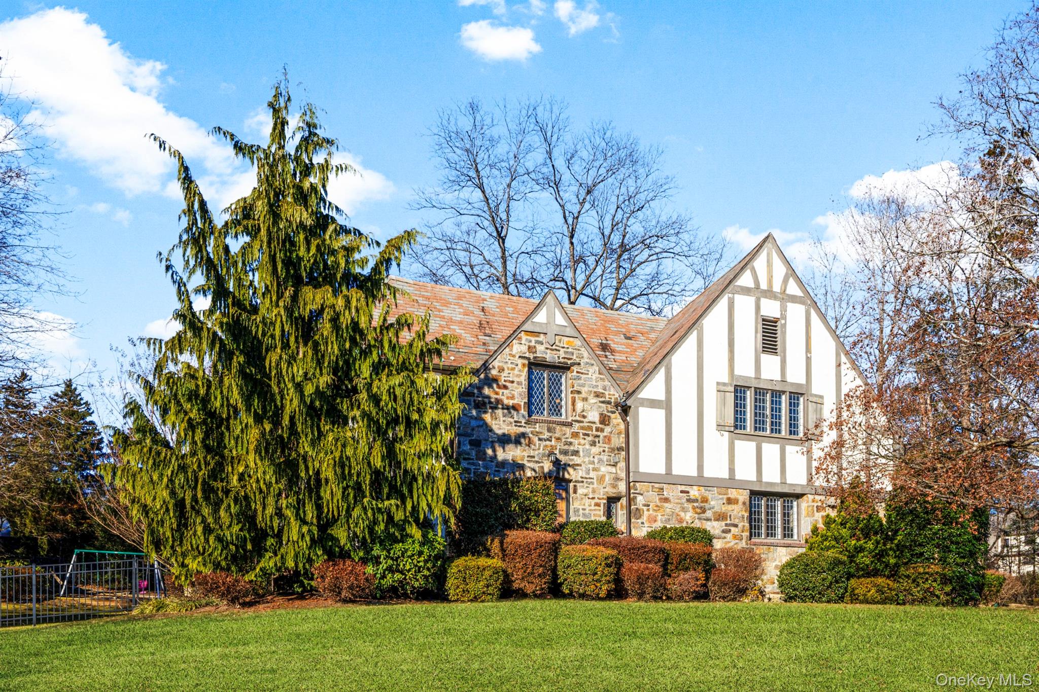22 Verdun Avenue – For Rent
