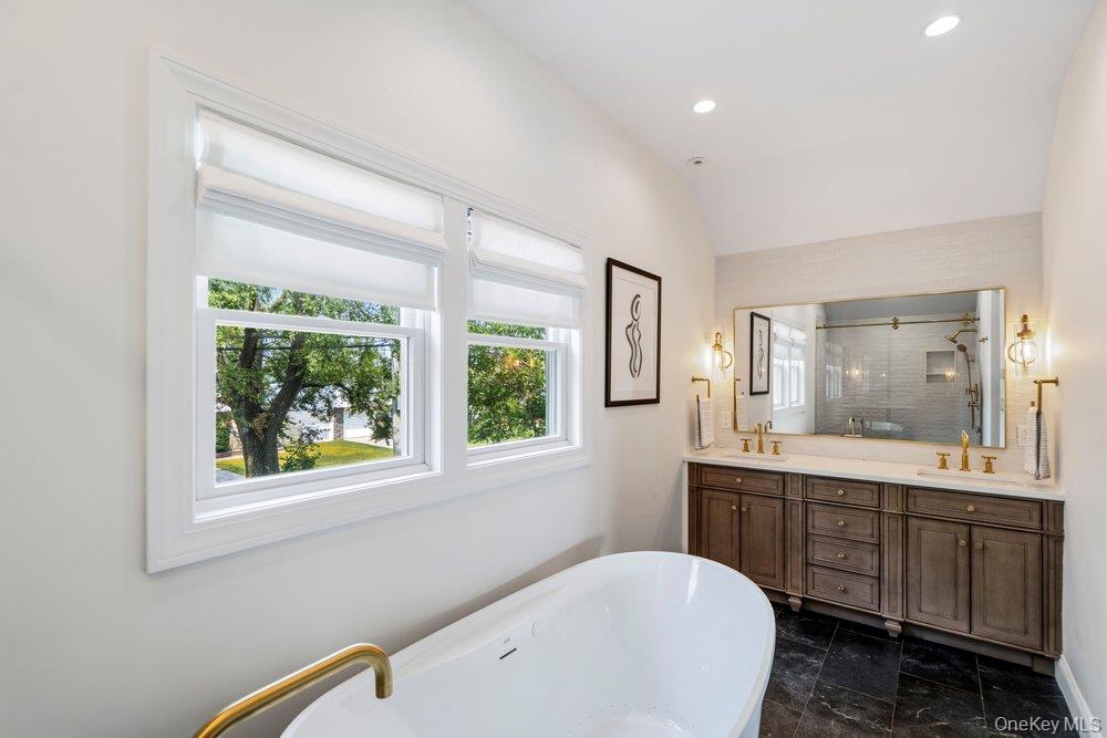 57 Beach Road – For Sale photo 13