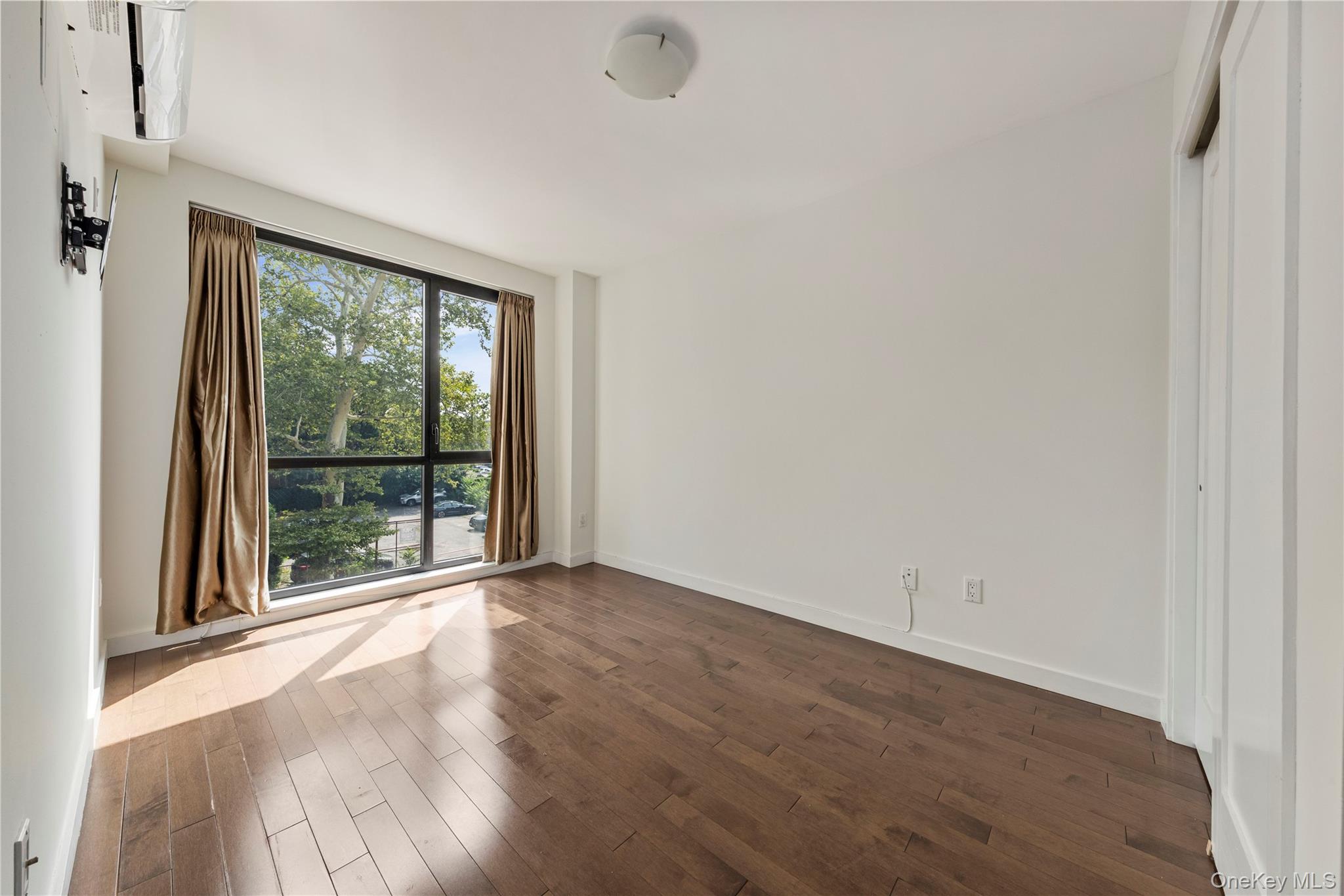 43-12 214 Place, Unit 3E photo 11