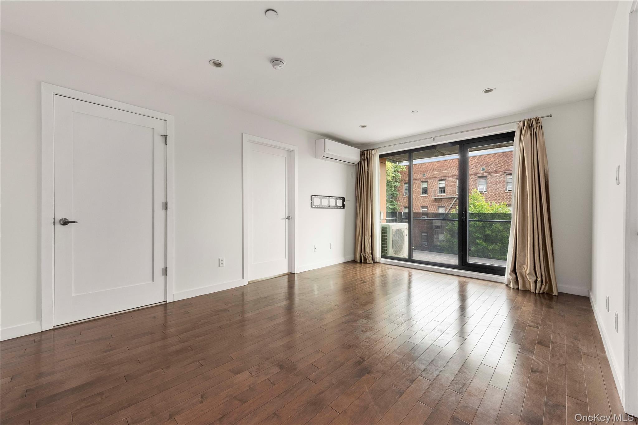 43-12 214 Place, Unit 3E photo 3