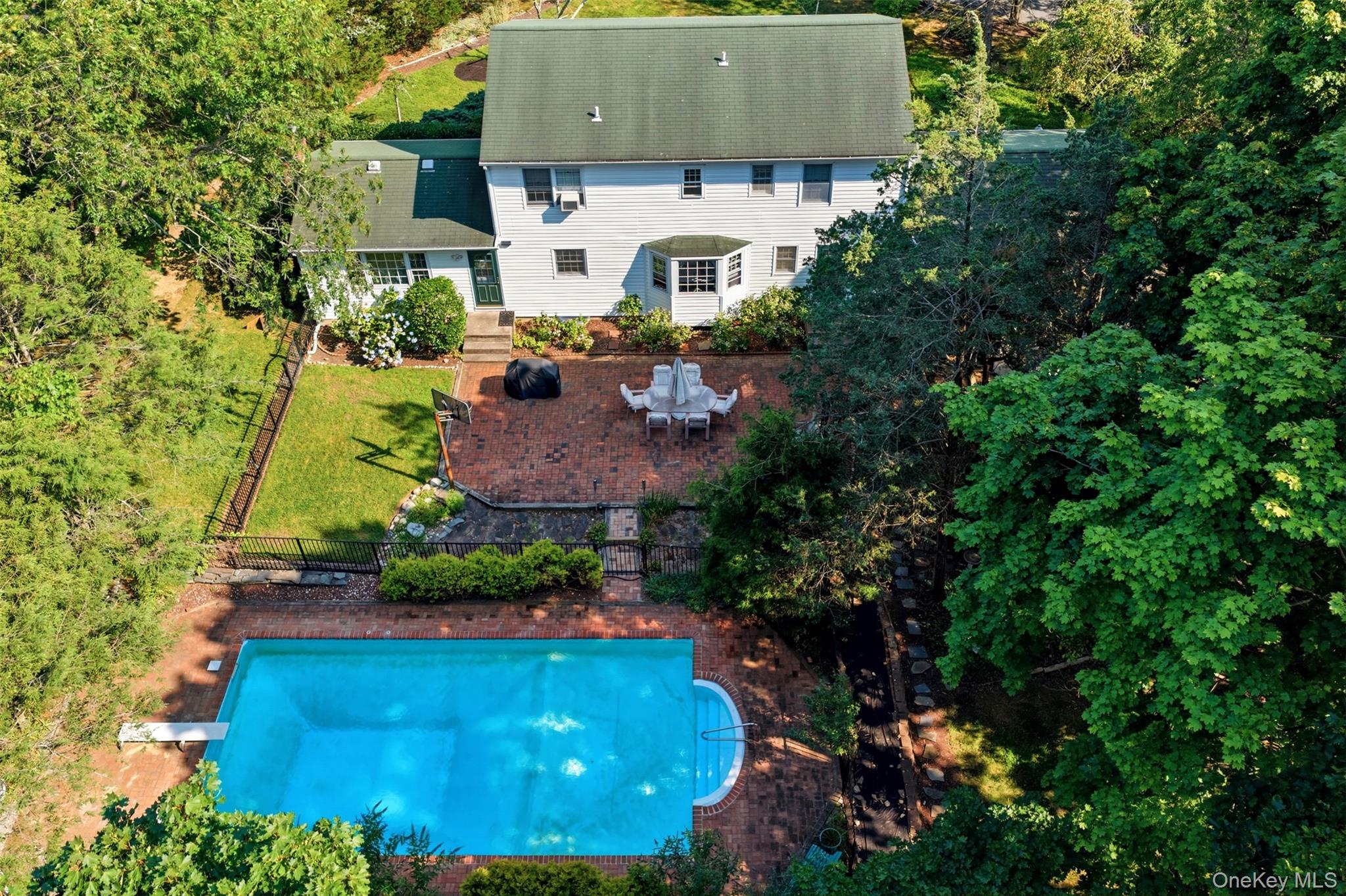 1 Gaul Road N – For Sale photo 3