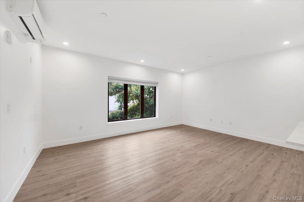 525 North MacQuesten Parkway – For Rent photo 7