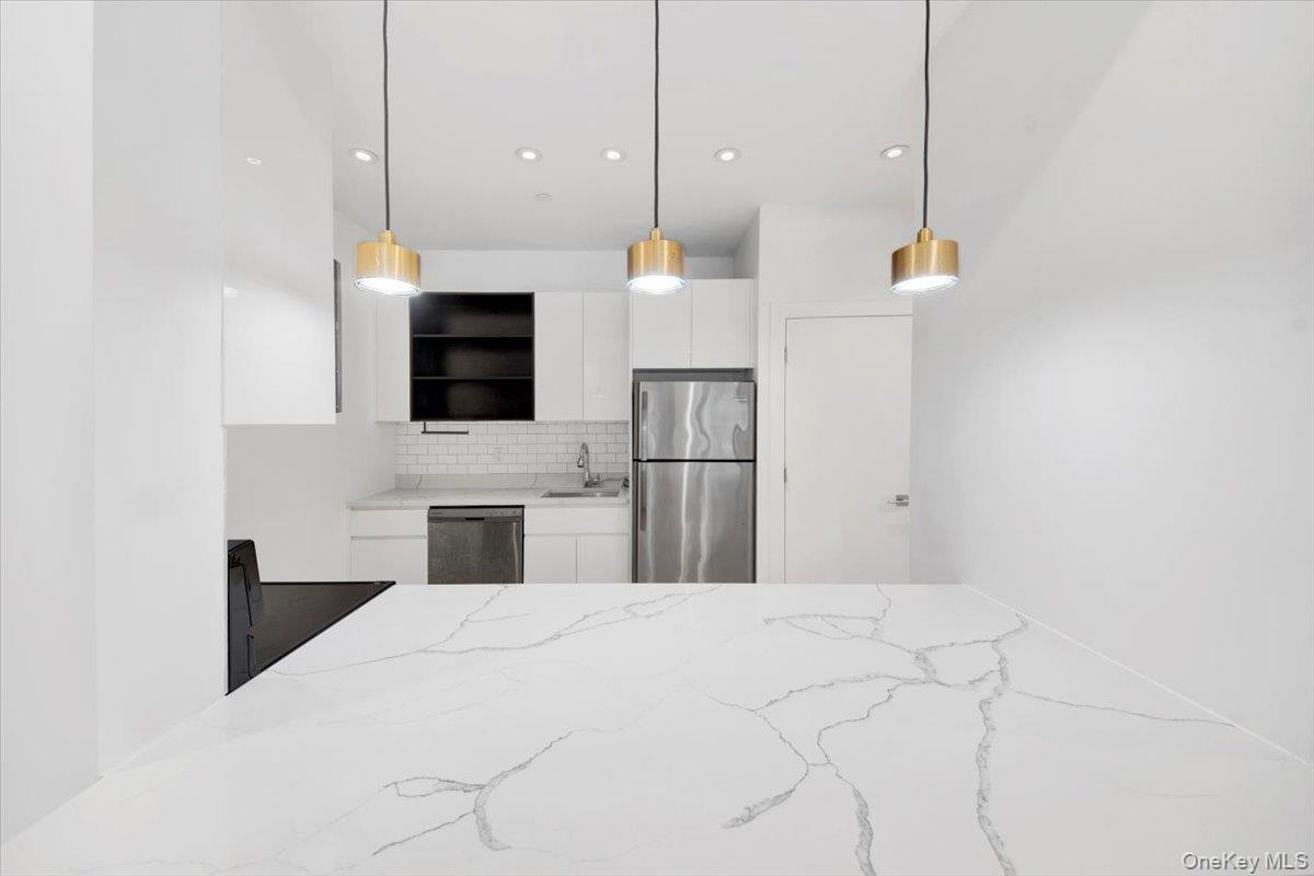 525 North MacQuesten Parkway – For Rent photo 9