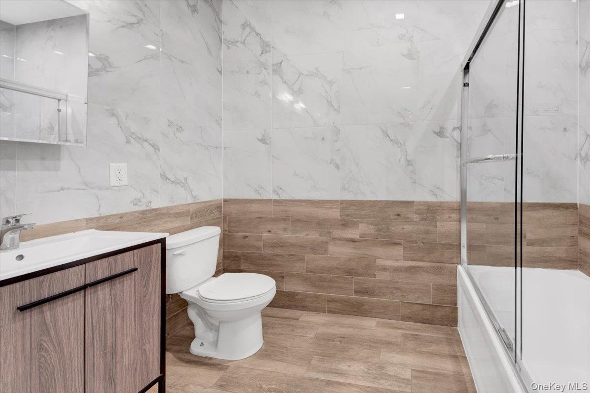 525 North MacQuesten Parkway – For Rent photo 13
