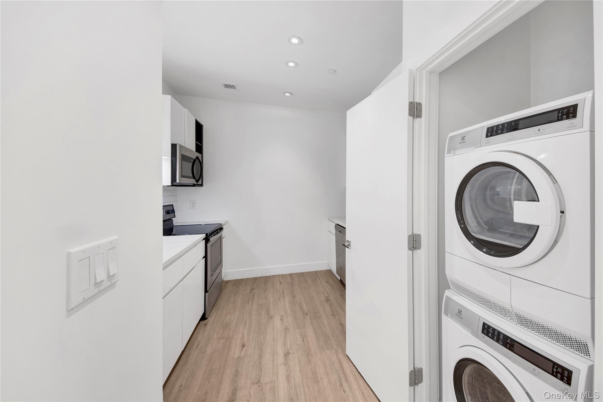 525 North MacQuesten Parkway – For Rent photo 6