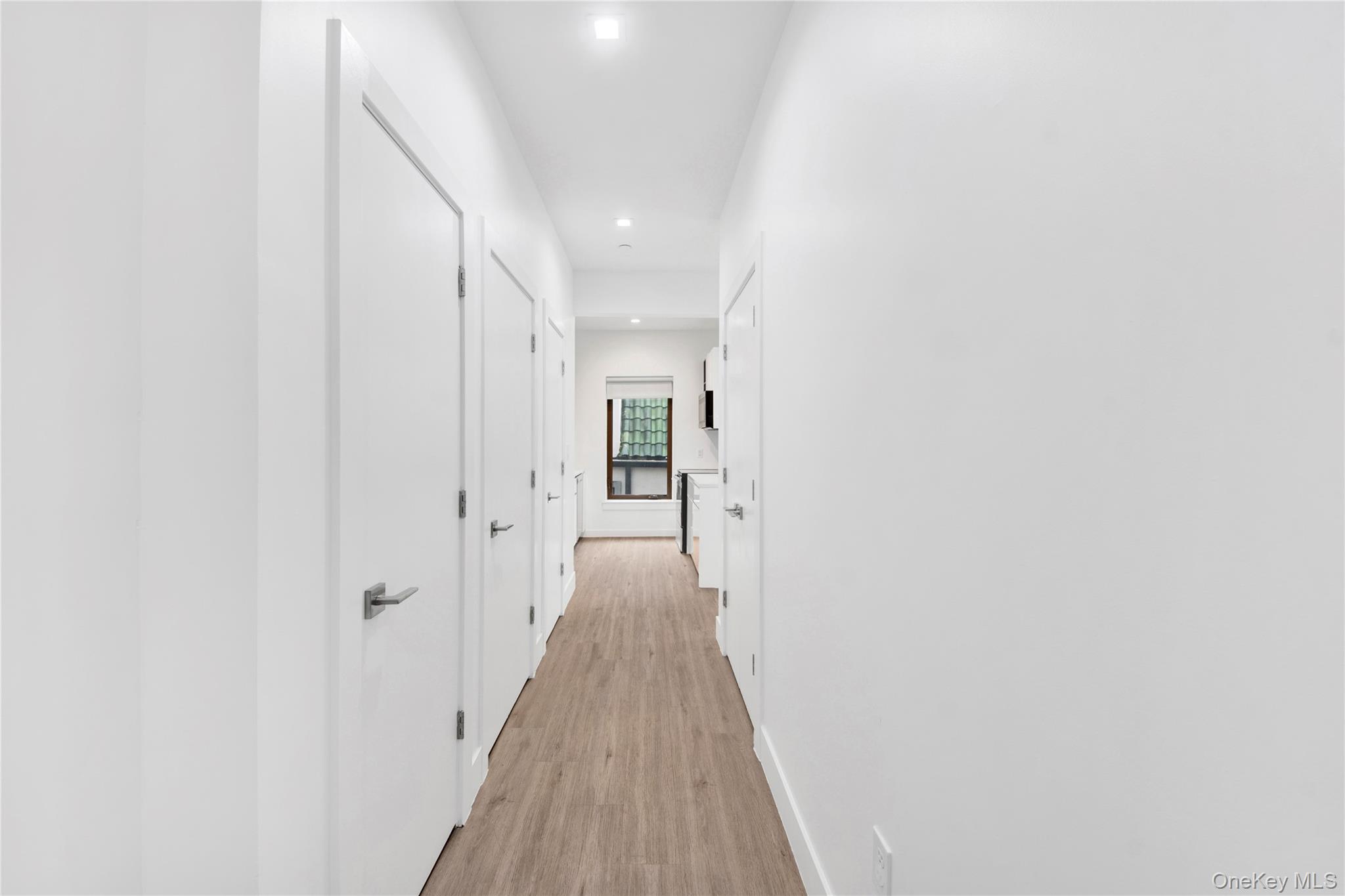 525 North MacQuesten Parkway – For Rent photo 9