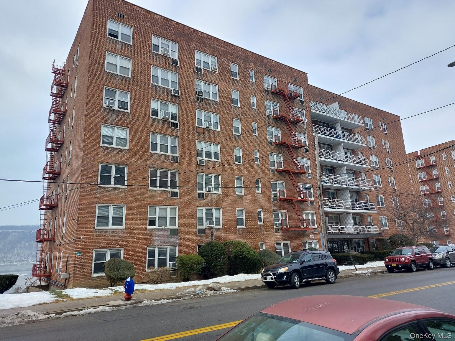 679 Warburton Avenue, Unit 1L