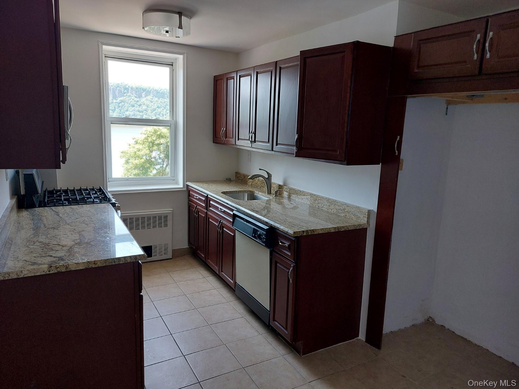 679 Warburton Avenue, Unit 1L photo 5