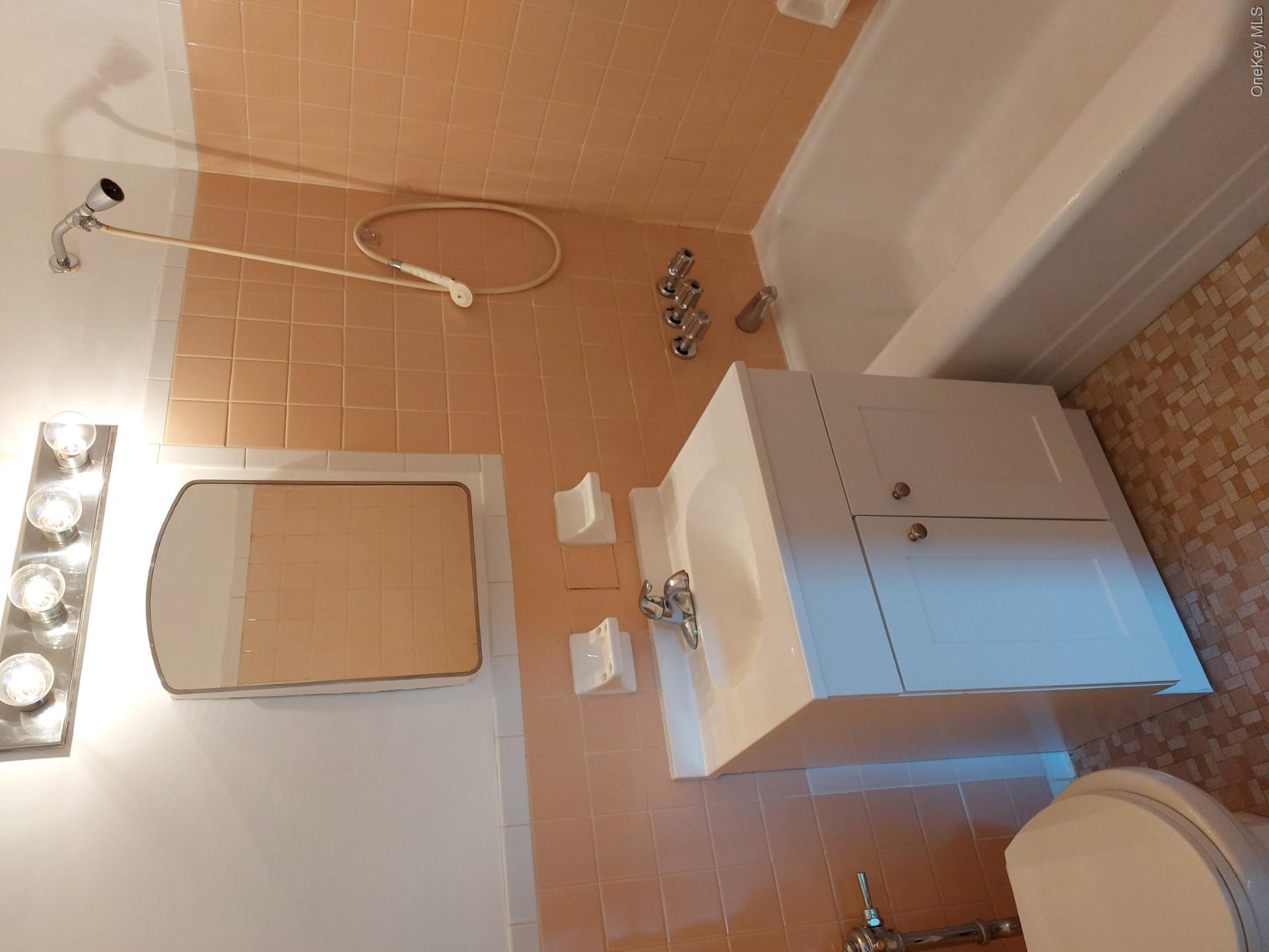 679 Warburton Avenue, Unit 1L photo 7