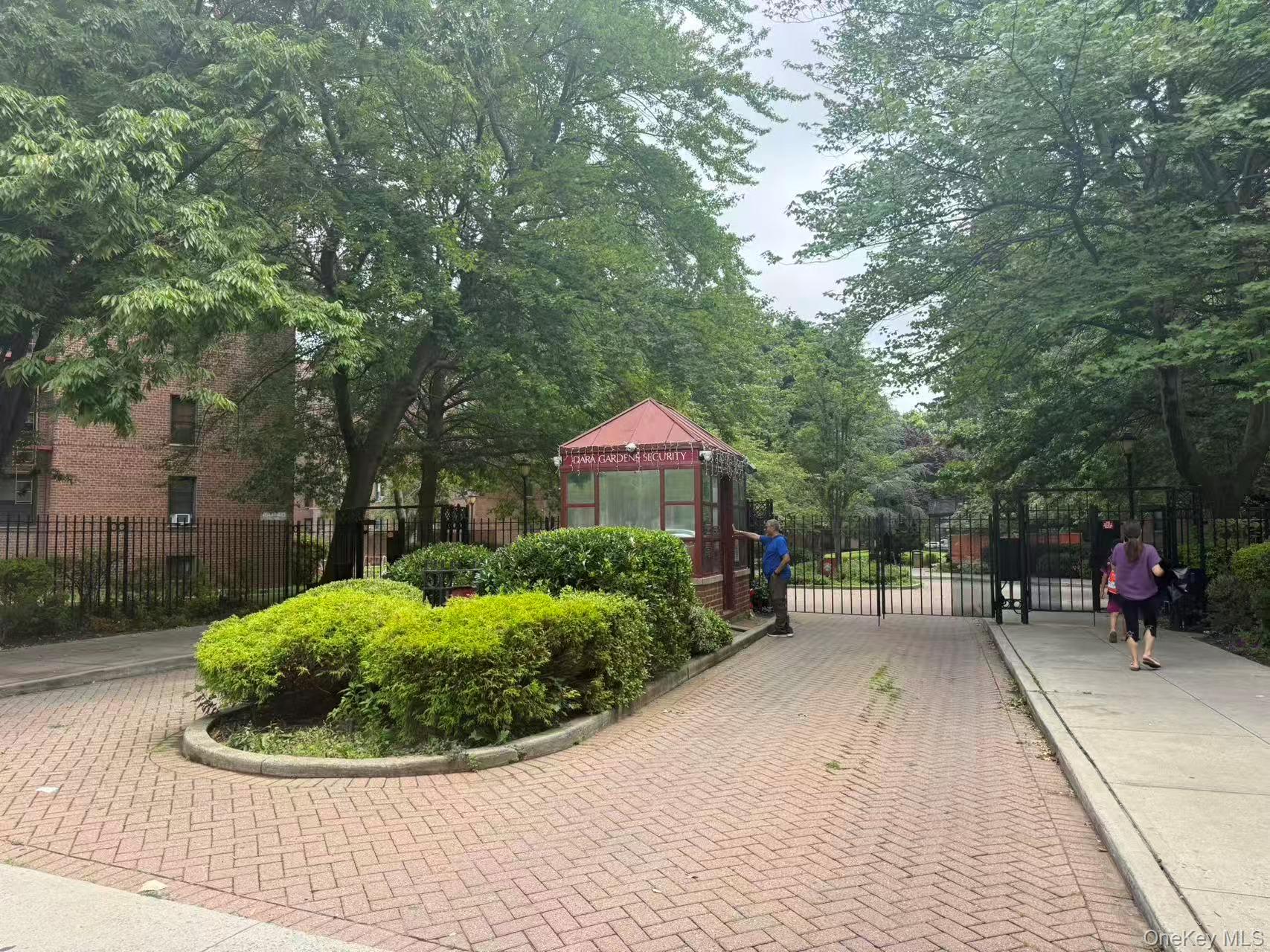 150-30 71 Avenue, Unit 2G photo 11